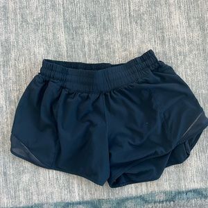 Lululemon navy hotty hot shorts (size 6, 4”)